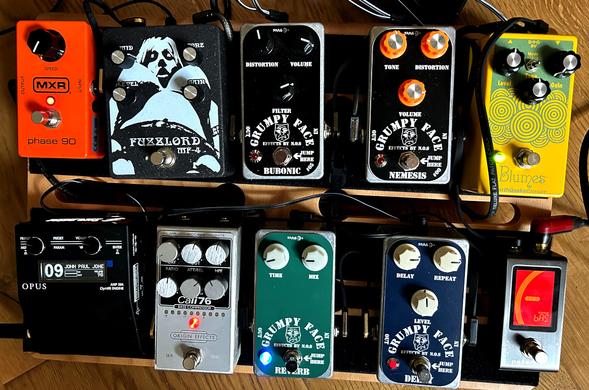 Des pédales pour la musique "bubonic", "nemesis", delay, reverb, phase, etc.