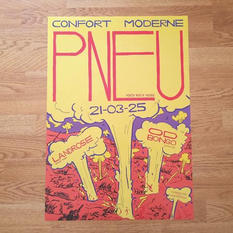 Visuel global de l'affiche.
Un champ de bataille avec des ptits soldats partout et des gros nuages d'explosions. Le sol est rouge, le ciel au fond violet, la fumée des nuages jaune. Dans les nuages, les noms des artistes, leurs styles de musique, le lieu, la date sont écrits en rouge ou bleu. Le nuage ou est écrit PNEU est énorme, au premier plan et prend quasiment toute la moitié supérieure de l'image.