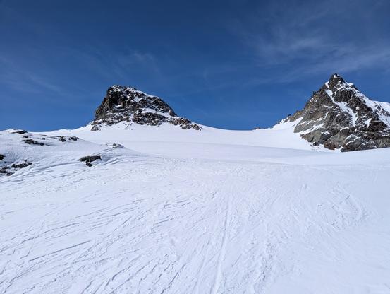 Upper part of Jamtalferner (glacier). Our target is on the left.