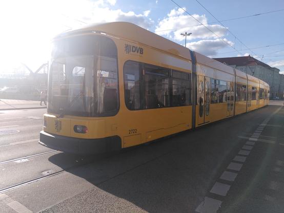 DVB-Straßenbahn 2722 mit DX-Wagennummer