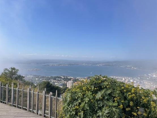 Sète vom Berg aus gesehen mit Blick aufs Meer