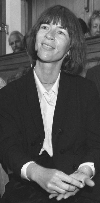 Foto van Eva Gerlach Fotograaf : Croes, Rob C. / Anefo Auteursrechthebbende : Nationaal Archief. Bron: Wikimedia Commons, link: https://commons.wikimedia.org/wiki/File:Roland_Holst_herdenking_in_Bergen_dichteres_Eva_Gerlach_met_A._Roland_Holst_Pen,_Bestanddeelnr_934-2631.jpg