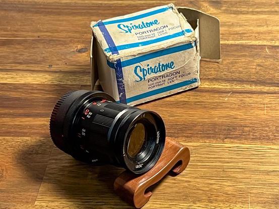 Linse mit Originalverpackung