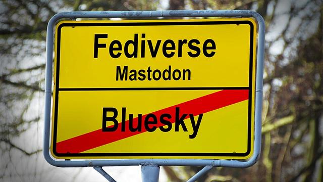 Sinal de tráfico amarela na que se permite o Fediverso e Mastodon pero prohíbese Bluesky cunha liña vermella.