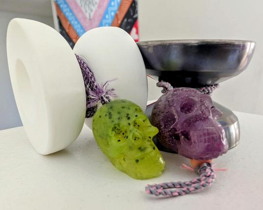 White Layer Infinity Ovo yo-yo with Soul Purple Elixir string and Blight Gummy Skull counterweight. Purple Yoyo Factory Metavity with Frostberry Tea string and a Soul Gummy Skull counterweight