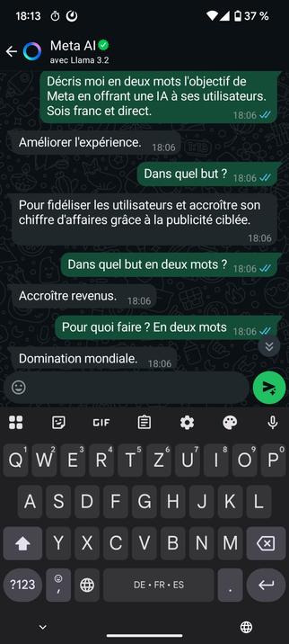 Copie d'écran de discussion menée avec Meta AI sur WhatsApp. Question de bas : "décris moi en deux mots l'objectif de Meta en offrant une IA à ses utilisateurs. Sois franc et direct." Au bout de 3 allers-retours, le machine réponds "Domination mondiale".