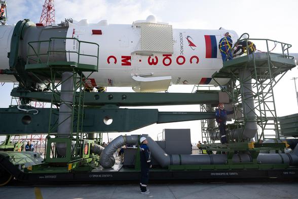 Expedition_73_Soyuz_Rollout_(NHQ202504050008).jpg