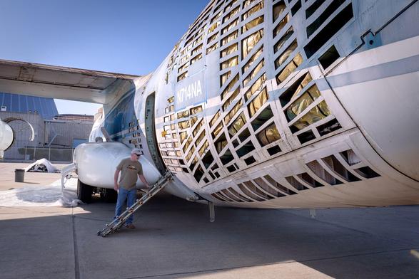 Kuiper_Airborne_Observatory_(KAO)_Demolition_(ACD24-0161-026).jpg