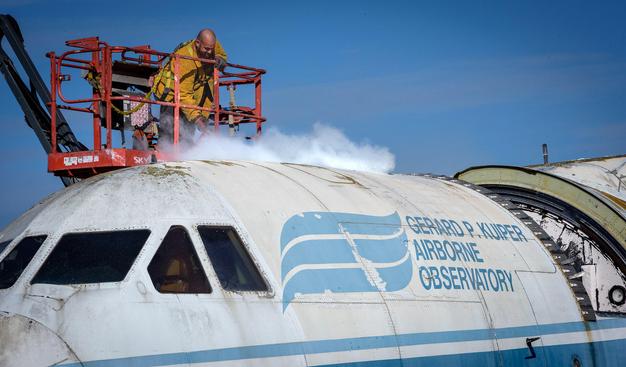 Kuiper_Airborne_Observatory_(KAO)_Demolition_(ACD24-0161-027).jpg