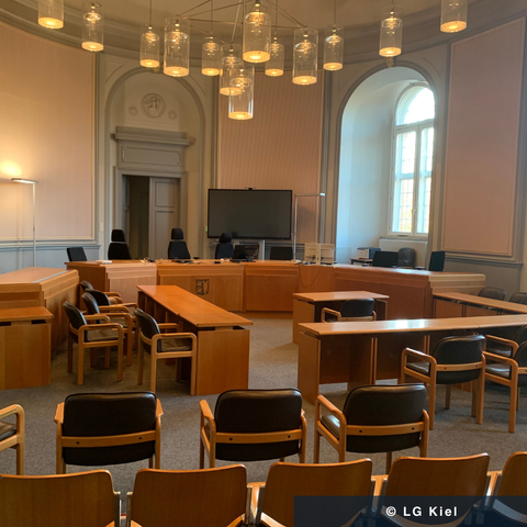 Gerichtssaal im Landgericht Kiel.