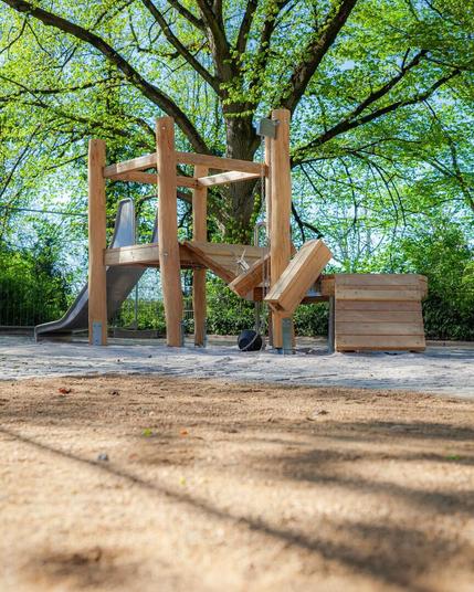 Neue Spielgeräte auf dem Spielplatz in der Feldstraße in Feudenheim