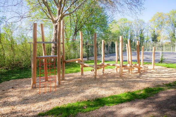 Neue Spielgeräte auf dem Spielplatz in der Feldstraße in Feudenheim