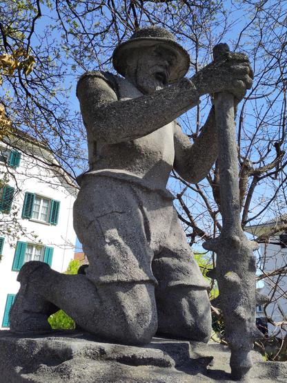 Foto. Statue in Stein.