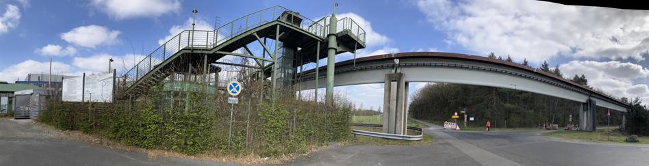 Der (ehemalige) Bahnhof der Transrapid Versuchsstrecke und ein kleiner Teil der Strecke in Lathen