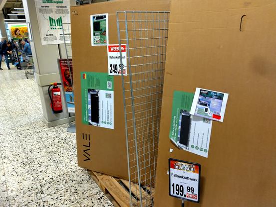 Balcony Solar packages on sale in German supermarket for 250 € per 800 Watt unit and 200 € per 600 Watt unit.