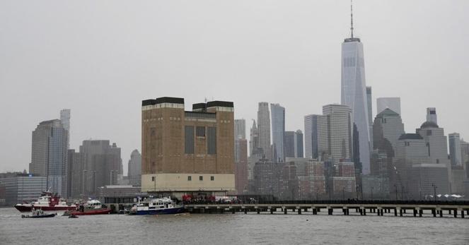 米ＮＹハドソン川にヘリ墜落、搭乗6人全員死亡　スペイン人家族らか | ロイター