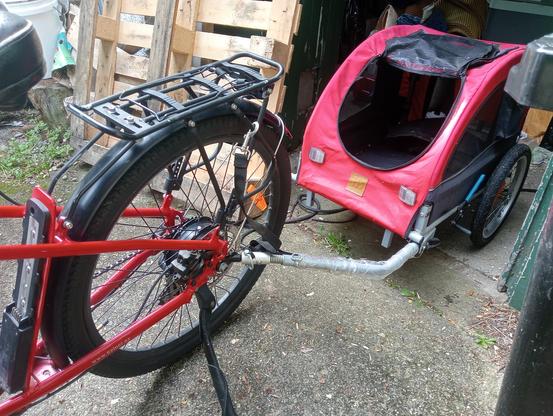 Photo of rear wheel of the missing bike (with an extraneous trailer hitched on behind)