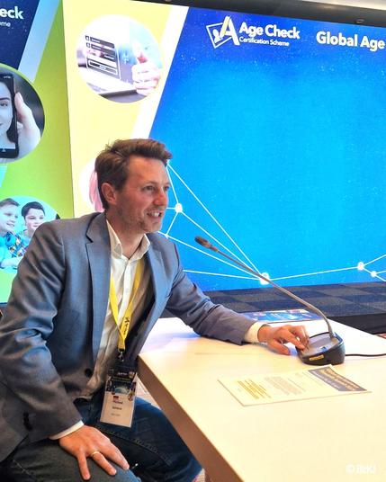 Michael Terhörst, Leiter der bei der BzKJ verorteten Stelle zur Durchsetzung von Kinderrechten in digitalen Diensten (KidD), bei einem Workshop auf der internationalen „Global Age Assurance Standards Summit 2025“ in Amsterdam.