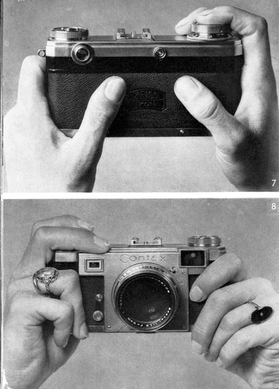 Demonstration of holding the Contax IIa camera for horizontal shooting.

Person holding the camera with a complex and precise arrangement of their fingers.

Source: "Contax IIa - Instruction Book" (Zeiss Ikon AG Stuttgart). Licence: Presumed public domain / archive material.