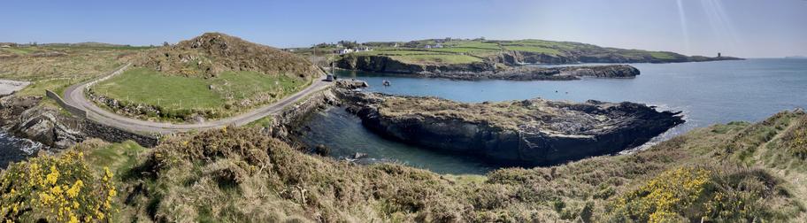 Panorama of a little cove in west cork. Bumped into a Hoopoe on the way friend at the pier. Bonuses before a dip.