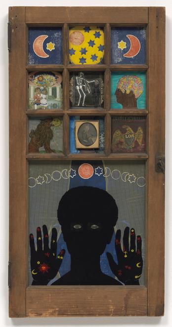 Dans la moitié basse du cadre, un visage noir à contre jour et de chaque côté deux mains paumes ouvertes. La moitiée supérieure et subdivisée à la manière d’un pillulié, chaque case contenant une vignette : squelette, étoiles, ciel, aigle, etc.