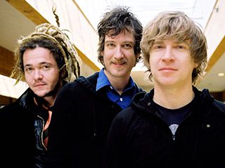 A photo of the band Nada Surf.