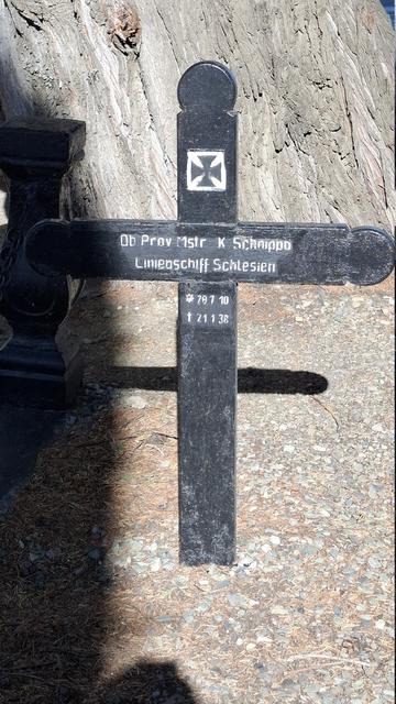 Gedenkkreuz in Schwarz