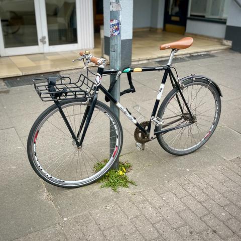 Fixy an einem Straßenschild
