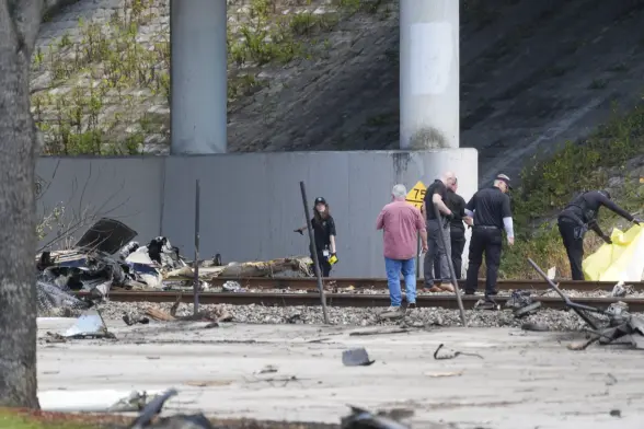 NTSB crew inspects crash site, (AP Photo/Marta Lavandier)