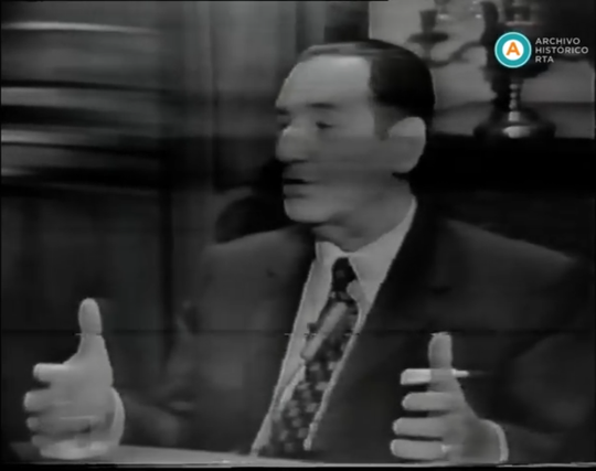 Juan Perón ante los orticones.