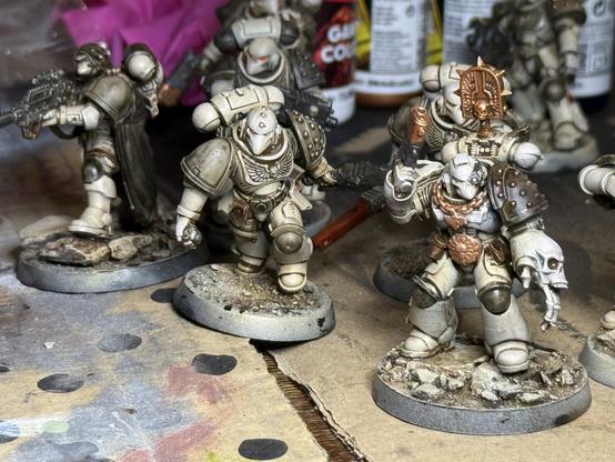 A bunch of oil-washed space marines in vaguely ossuary colours
