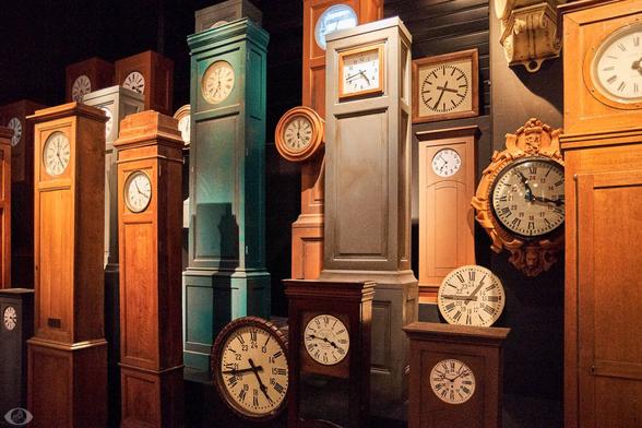 Ancient standing clocks in different formats and shapes as they were used in train stations all over the wold. It’s not clear if they are working or not but none of them have the same time.