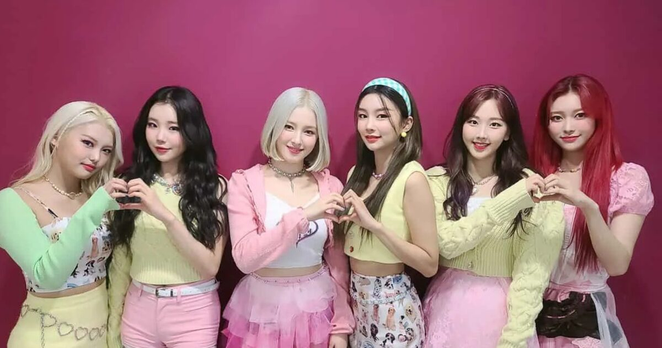 Momoland Comeback! - Group Photo sending finger hearts