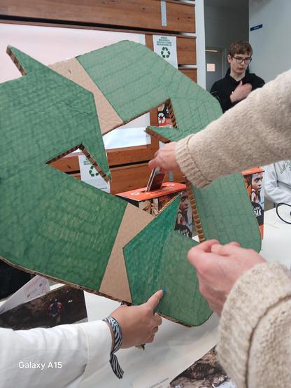 Sakeleko zaharra Alboan fundazioaren kutxan sartzen.