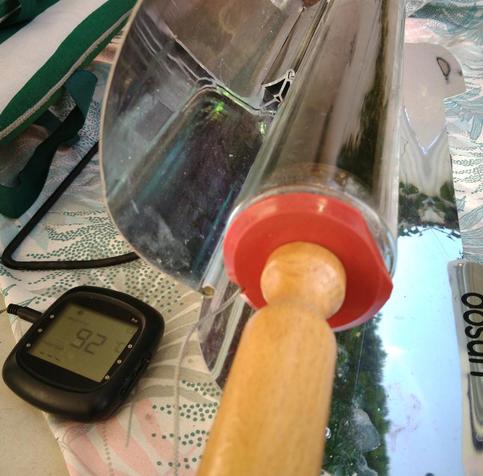 the temparature reached over 92°C displayed by termometer behind solarcooker with sensor in the tube (it was 96°C before opening)