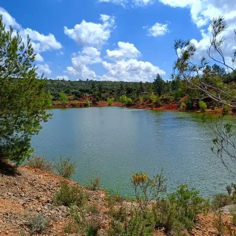 Entre Lac de la Boissière, prieuré Notre-Dame de Valcrose, et puech Bartelié