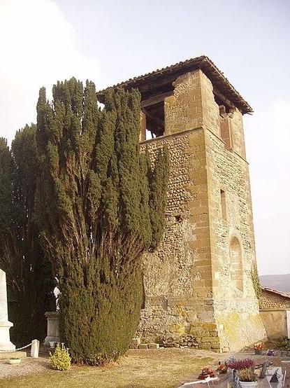 Tour du cimetière à #Crépol (#Drôme) De l'ancienne église de Crépol détruite au XIXe siècle, il ne reste qu'une tour-clocher dont le rez-de-chaussée conserve une chapelle, vraisemblablement seigneuriale. Restée...
Suite 👉 https://monumentum.fr/monument-historique/pa00116921/crepol-tour-du-cimetiere
#Patrimoine #MonumentHistorique
Photo CC-BY-SA 4.0 : Fifistorien