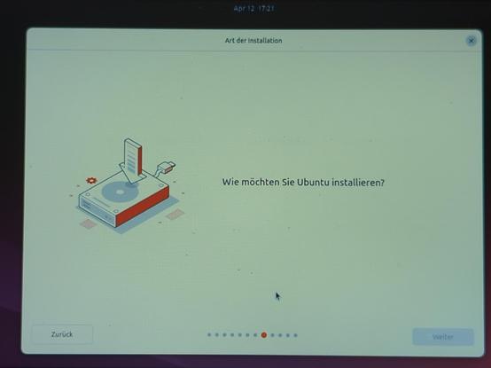 der installationsbildschirm vom 24.04.02 lts steht an Schritt 8 mit genau diesem Satz.
keine Auswahl möglich und auch kein weiter.