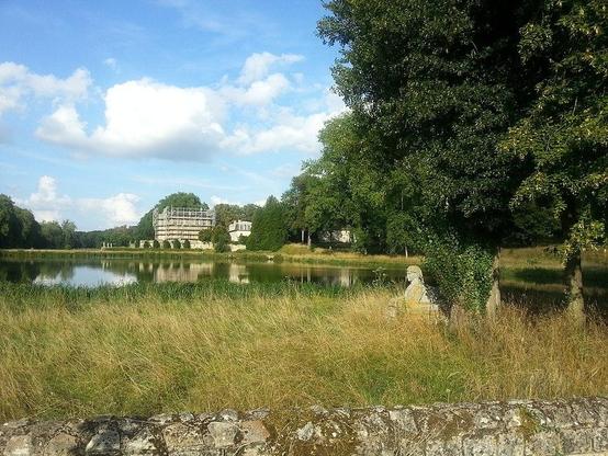 Château de Villette à #Condécourt (#ValDOise) Petit château bâti à la fin du XVIIe siècle sur les fondations d'une ancienne maison forte. L'intérieur a été très modifié : seules subsistent quelques boiseries. L...
Suite 👉 https://monumentum.fr/monument-historique/pa00080031/condecourt-chateau-de-villette
#Patrimoine #MonumentHistorique
Photo CC-BY-SA 4.0 : JeanBono