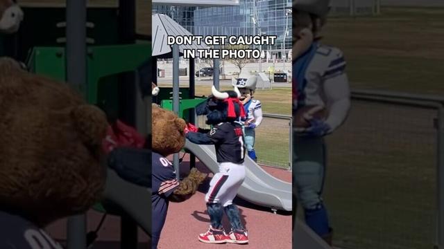 caught in 4k 🤣 #houston #texans #nfl #mascots #photochallenge