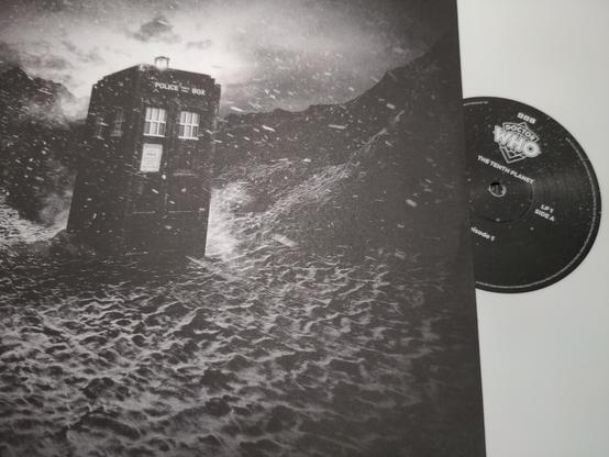 an inner LP sleeve showing the TARDIS in a snowy landscape. White vinyl disc "THE TENTH PLANET SIDE A"