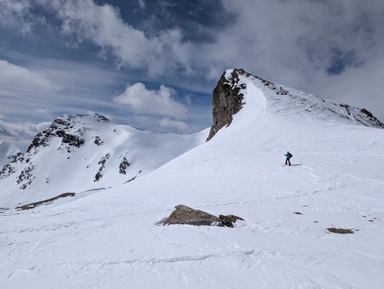 A skier in Kronenjoch before the descent down the valley.