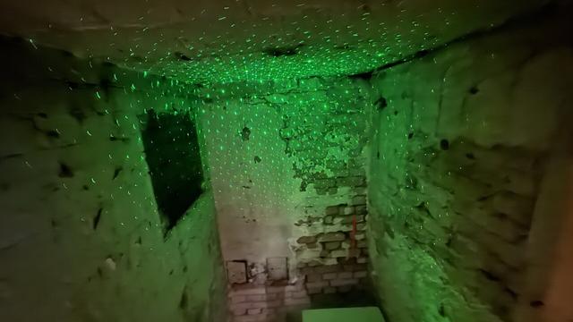 Alkoven mit grünem Licht