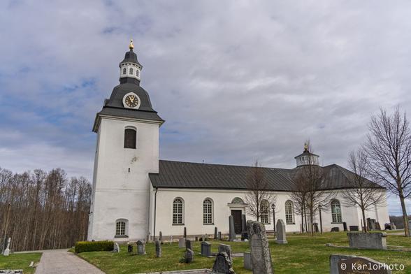 A white church with a cemetery.