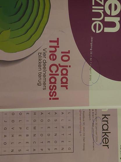 Foto voorkant met verschijningsmaand (april '25) en laatste pagina met uiterste inzenddatum (30-1-'25)