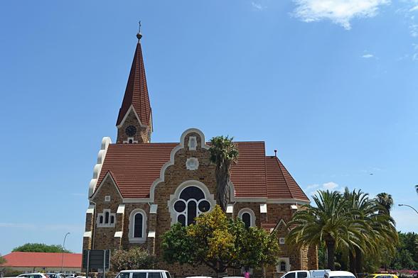 Windhoek is de hoofdstad en de grootste stad van Namibië. Een leuke en overzichtelijke stad met de bekende Christuskirche als bekendste bezienswaardigheid. Ook de naast gelegen Alte Feste is een grote trekpleister van de stad. Meer over Windhoek lees je in dit artikel. 👇

https://jtravel.nl/afrika/zuid-afrika-namibie/windhoek/

#windhoek #namibie