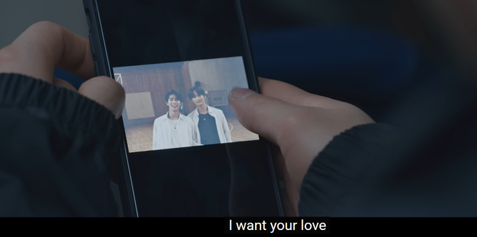 Changbin sings "I want your love" while looking at the 'husbands' photo of Han and Lee Know on his phone