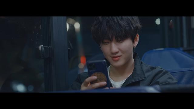 Binnie's smile while he looks at a photo of Han is so fucking cute I'm gonna die