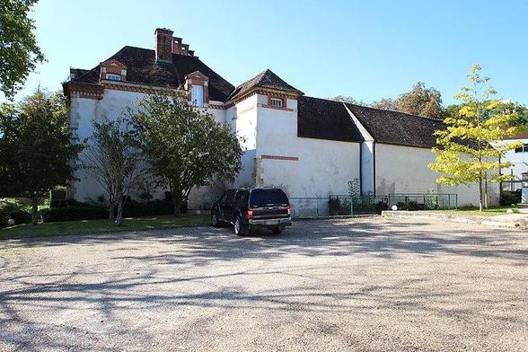 Prieuré des Basses-Loges à #Avon (#SeineEtMarne) Institution théosophique du mage Gurdjieff depuis 1922. Construction 2e moitié XVIIe siècle. Les façades et les toitures du prieuré ; le jardin (cad. C 1340, lie...
Suite 👉 https://monumentum.fr/monument-historique/pa00087346/avon-prieure-des-basses-loges
#Patrimoine #MonumentHistorique
Photo CC-BY-SA 4.0 : Lionel Allorge