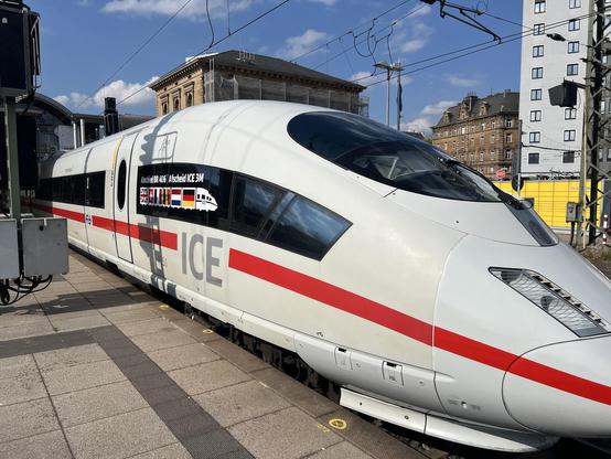 Baureihe 406 seitlich mit Aufkleber Abschied
